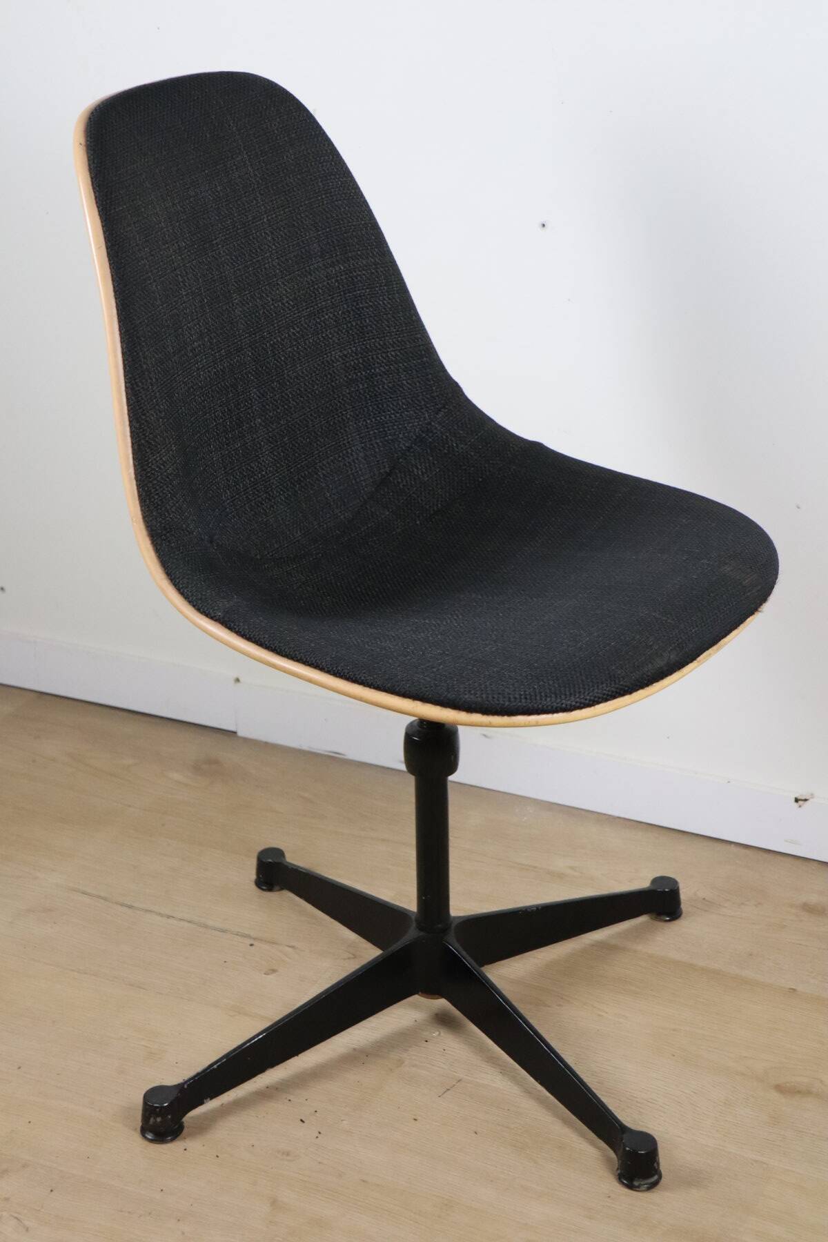 Chaise Eames Herman Miller - Fibre de verre pivotante réglable – 1960