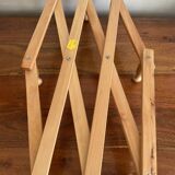 Accordion extendable coat rack