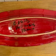 Plat en céramique rouge signé Voltz