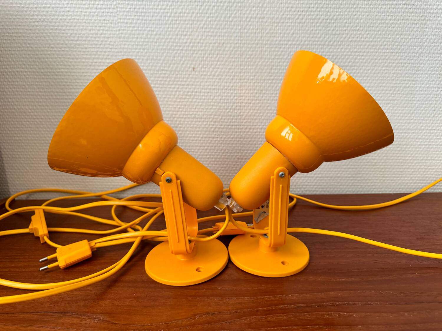 2 appliques murales vintage en métal jaune Ikea