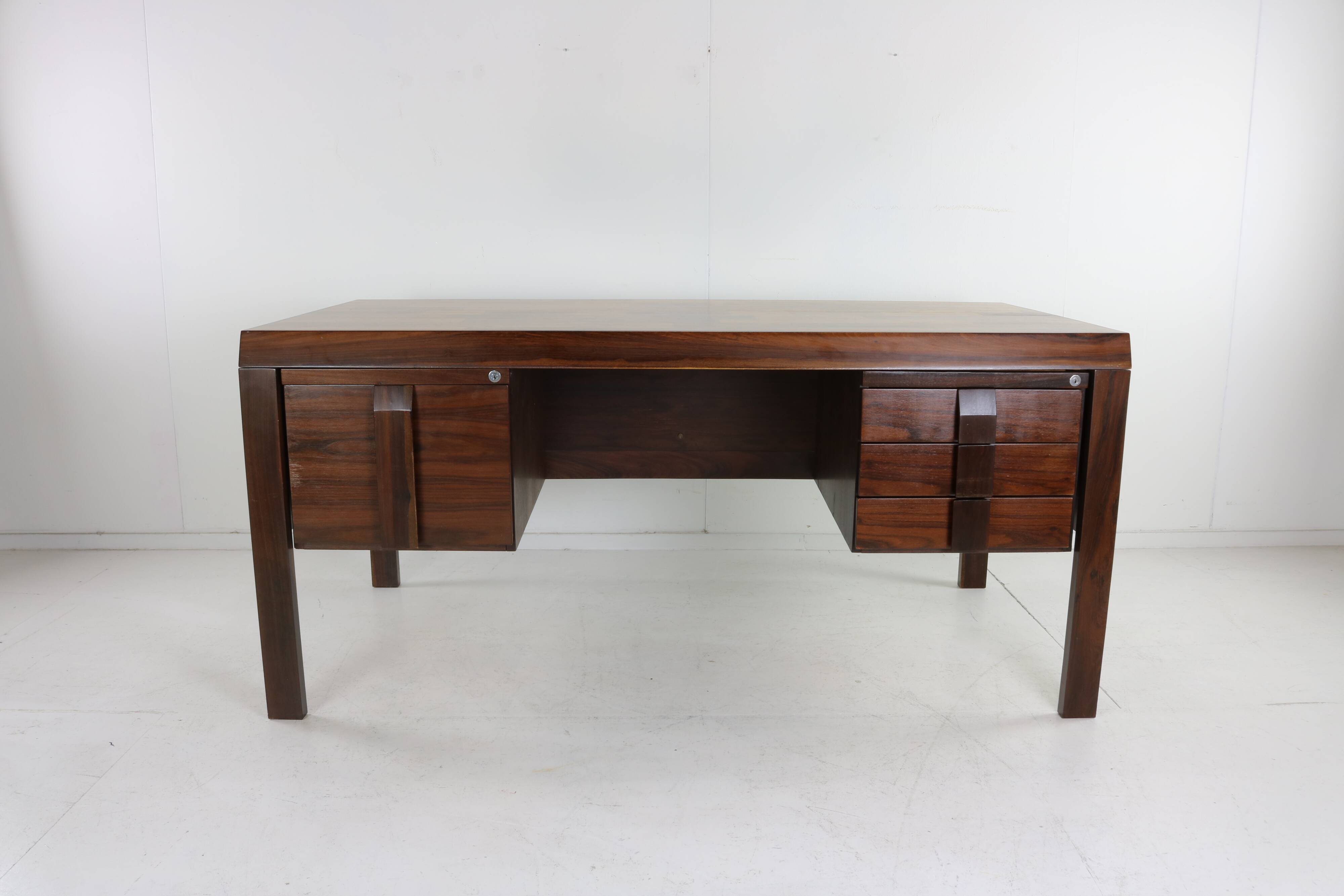 Sixties Brasilian jacaranda superb design desk by Jean Gillon for Italma