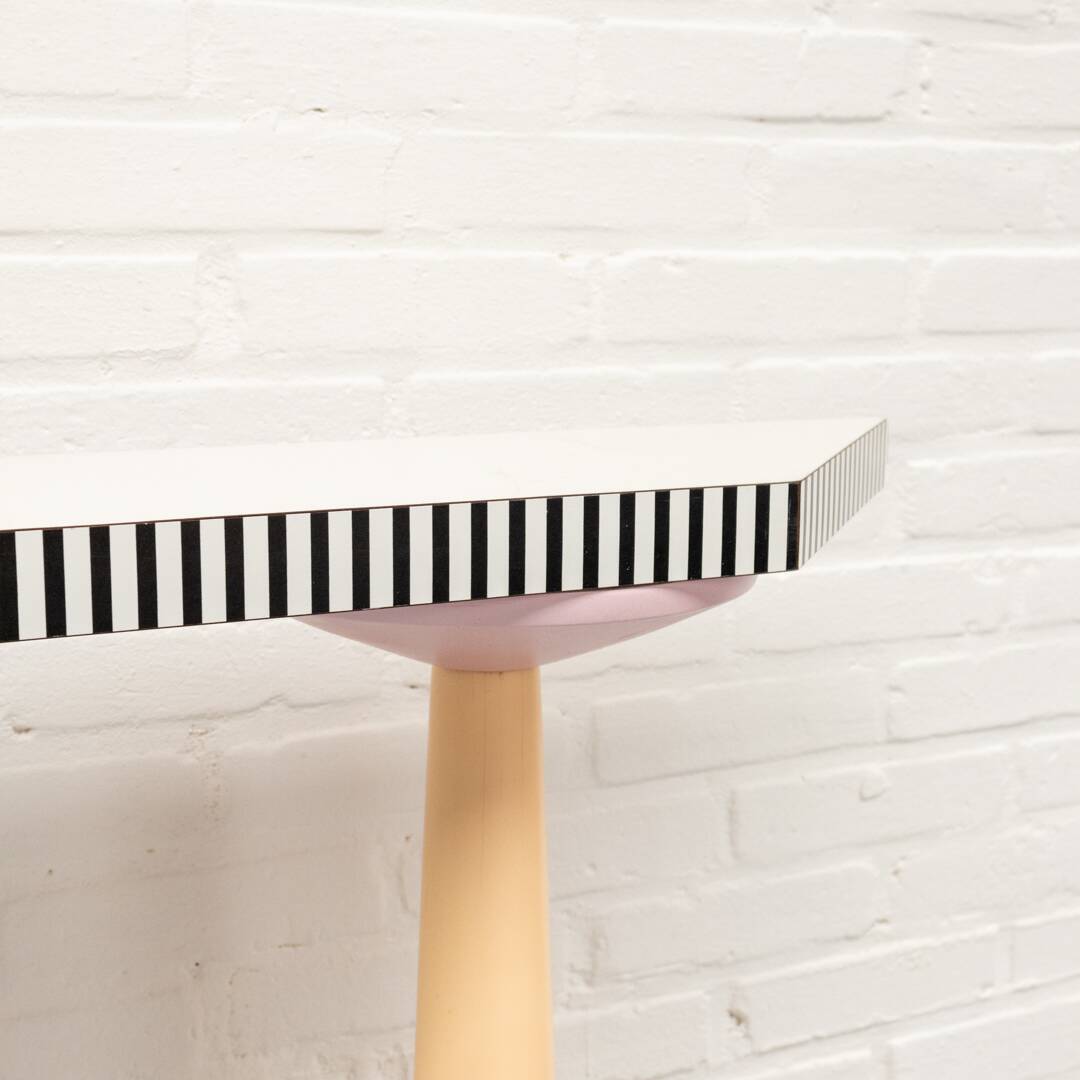 Console murale Memphis des années 1980