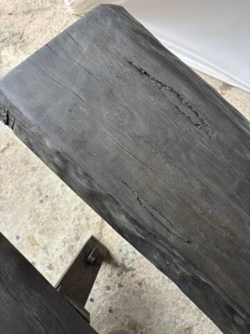 Table et bancs en bois brutalistes