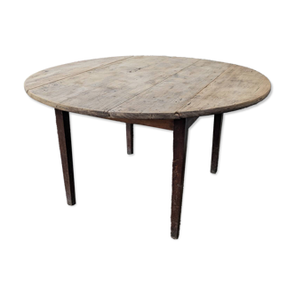 Round folding table