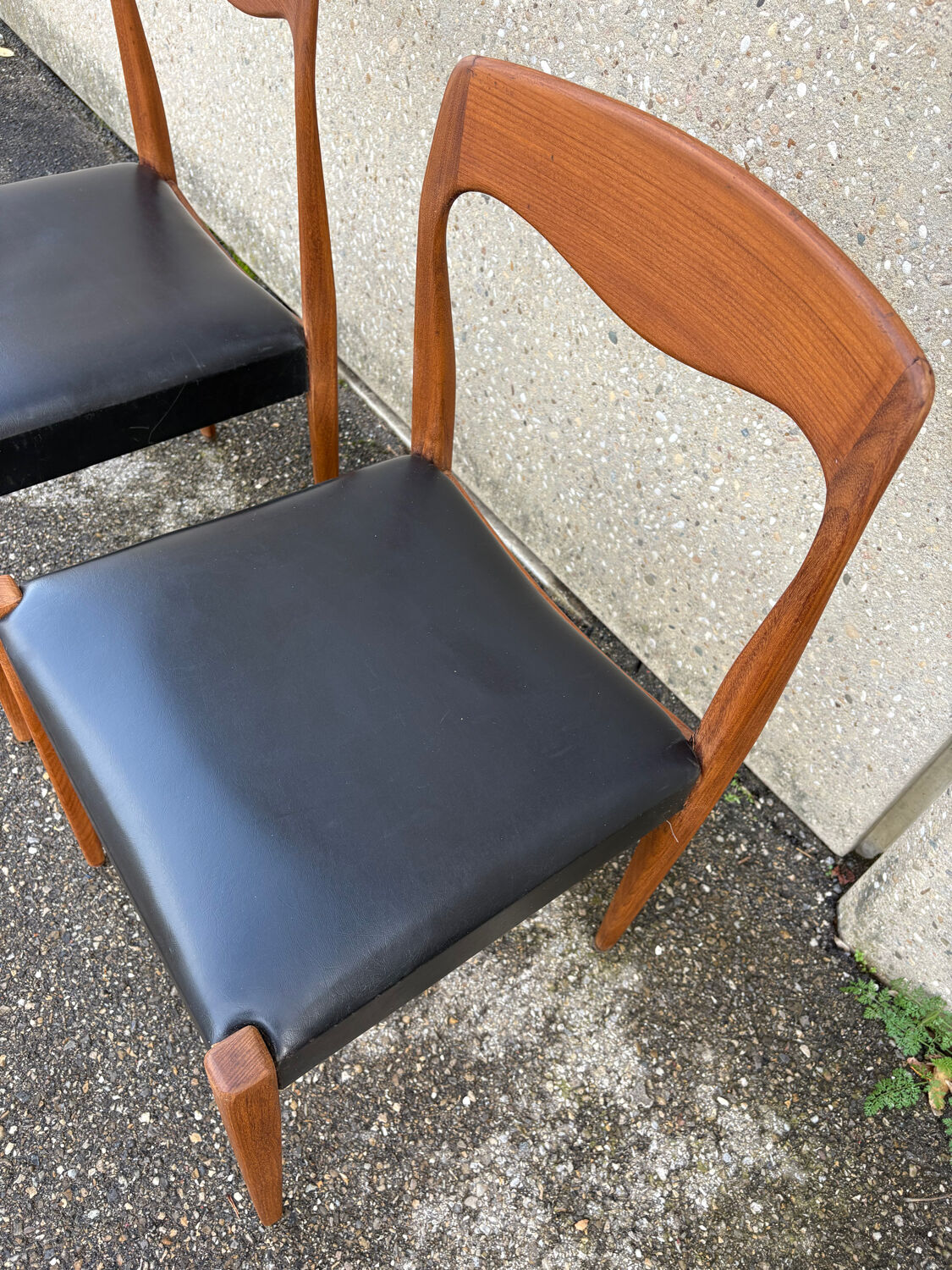 2 Scandinavian chairs