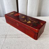 Glove box in lacquered wood