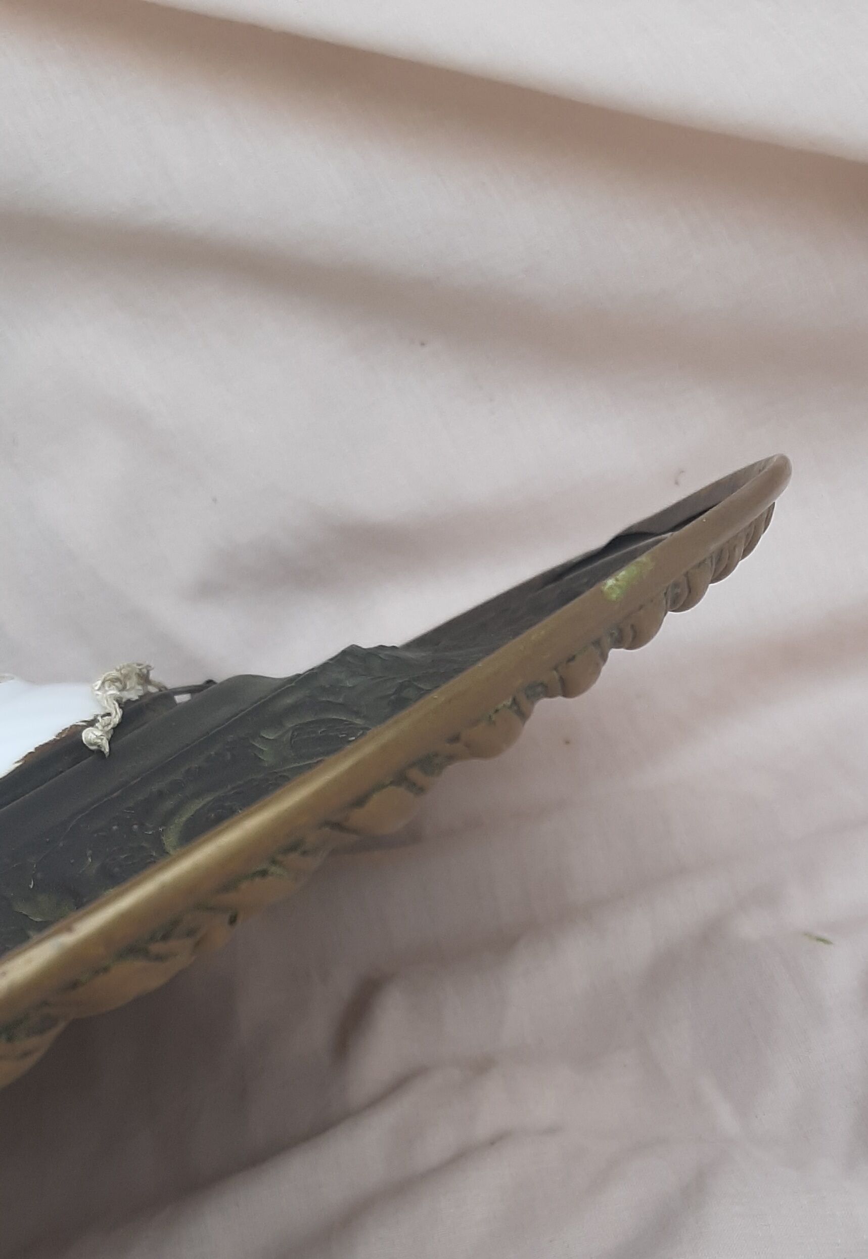 Brass wall decoration repelled hand-painted portrait