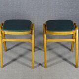 2 tabourets mid-century à pieds compas, vers 1950 skaï vert et  hêtre  blond