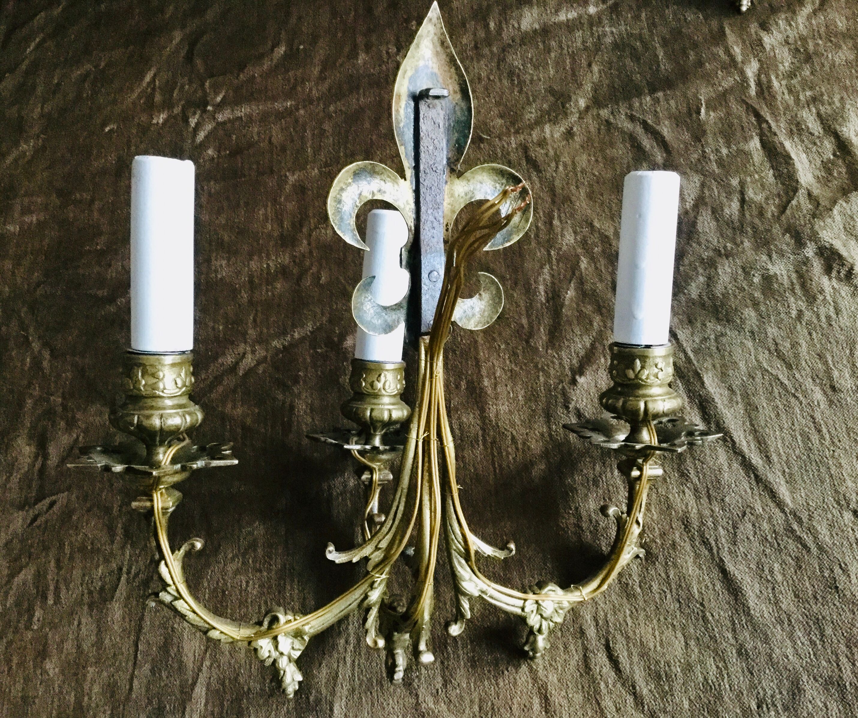 Pair of sconces flowers of lys bronze 3 lights