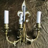 Paire d’appliques fleurs de lys bronze 3 lumières
