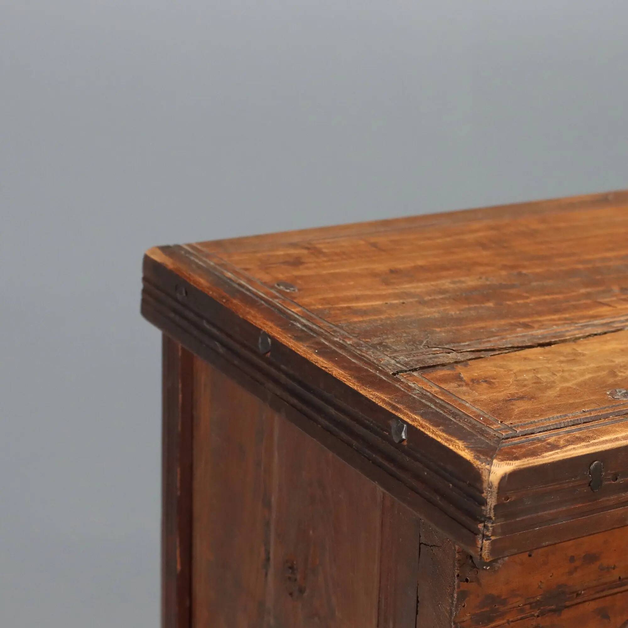 Antique buffet in walnut and chestnut, Spain, 19th century