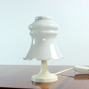 Lampe de table en verre opalin blanc, Opp Jihlava, Tchécoslovaquie années 1960