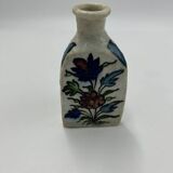 Flacon trilobe en faïence émaillée , Perse , Iznik, 19ème siècle