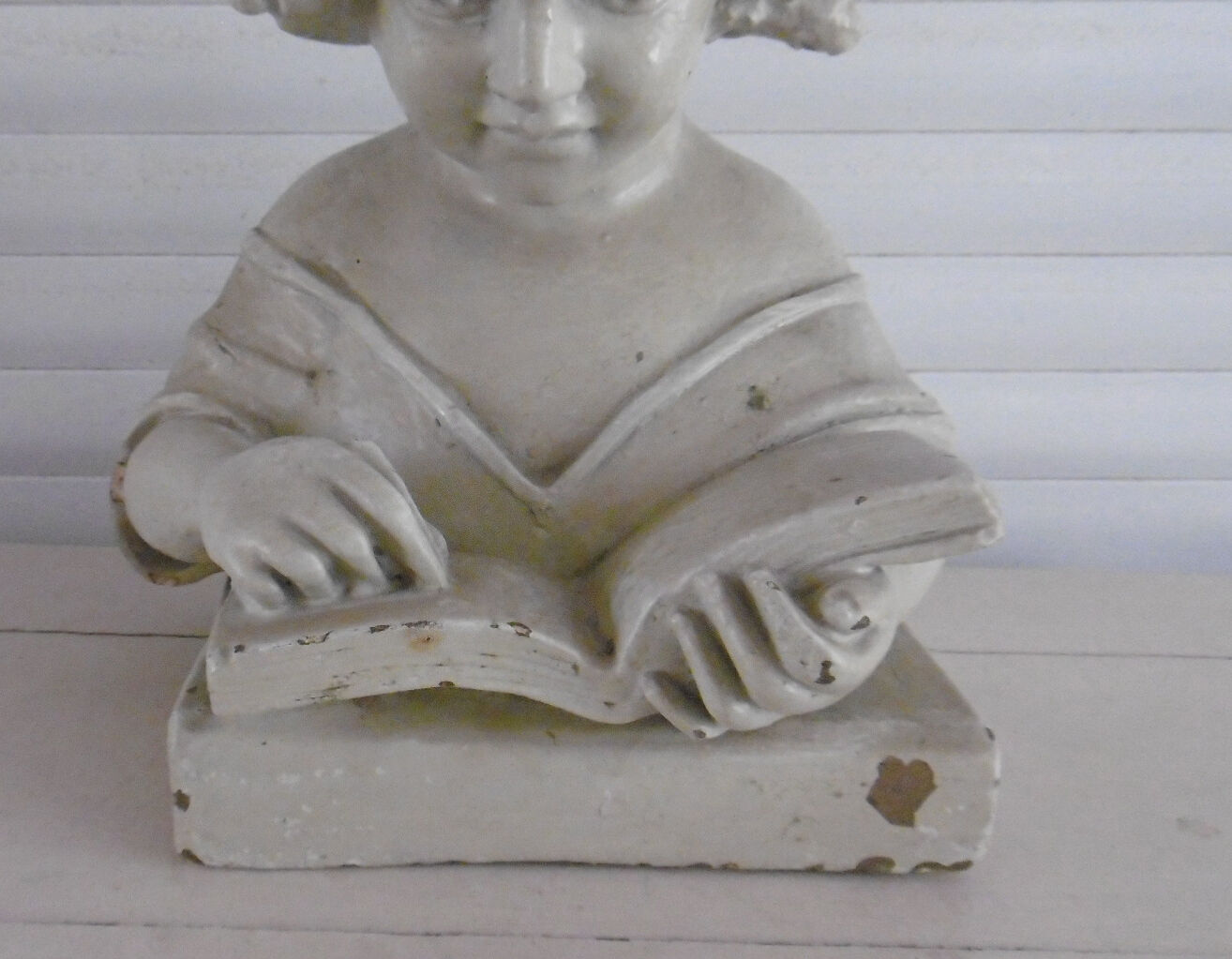 Platter bust "the reader"