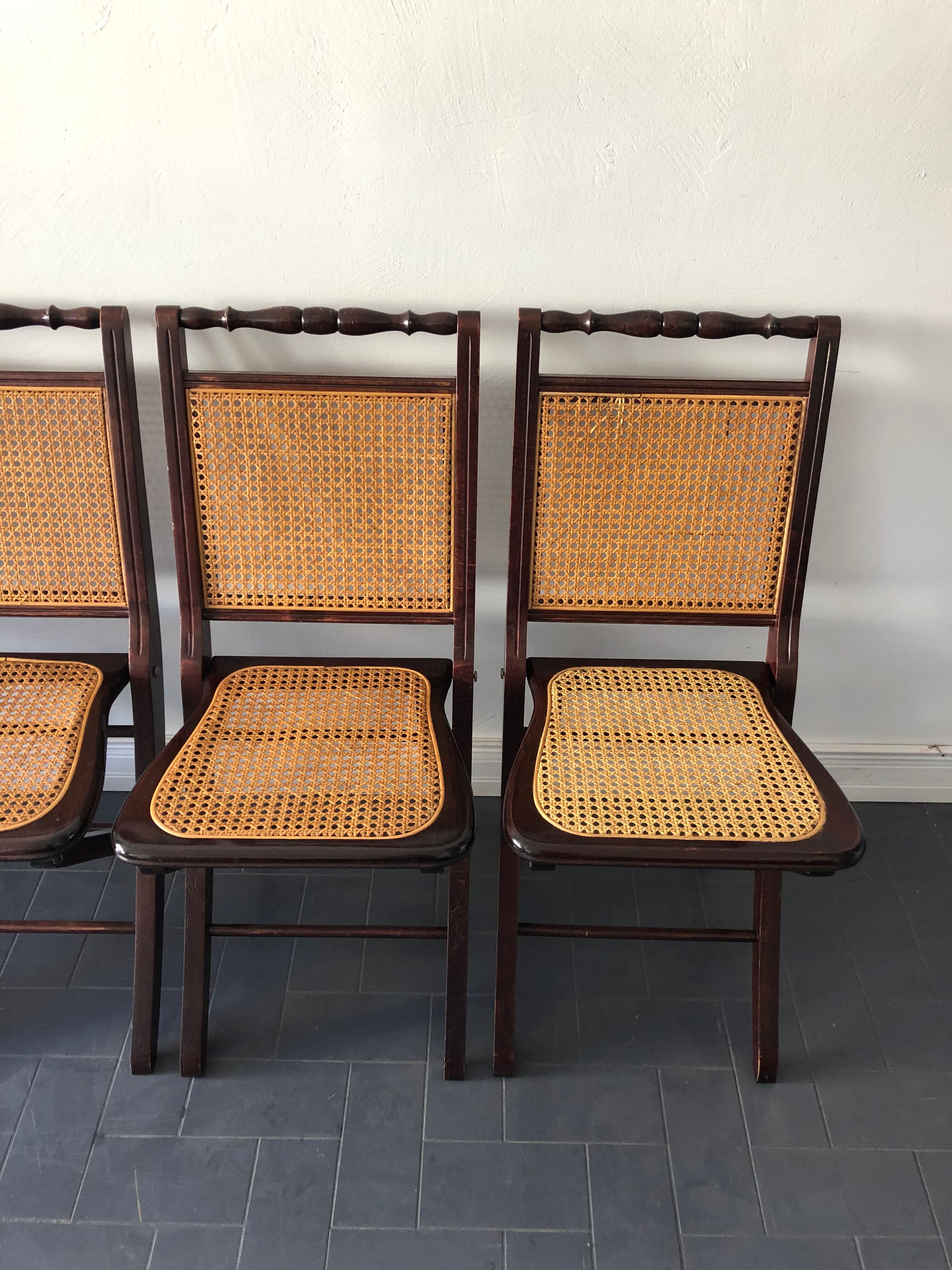 Following 4 folding chairs in mahogany and canned, 60 years.