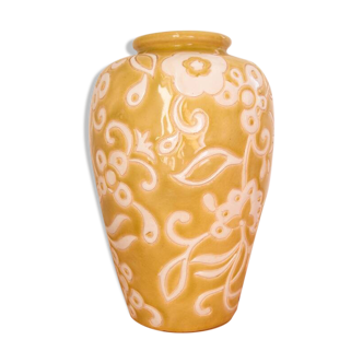Enamel vase with yellow and white flower decoration