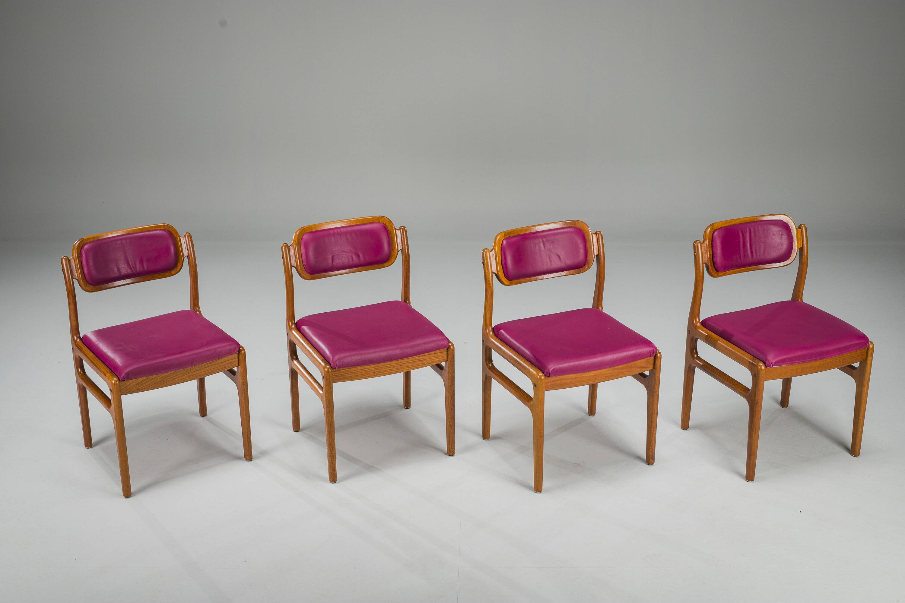 4 chaises en teck par Johannes Andersen pour Uldum