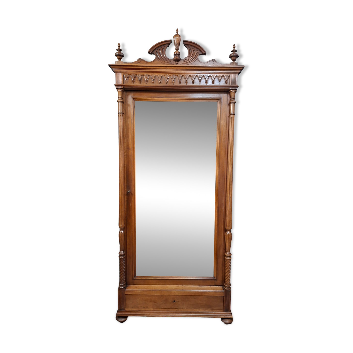 Neo-Gothic mirrored wardrobe in solid walnut – Late 19th century