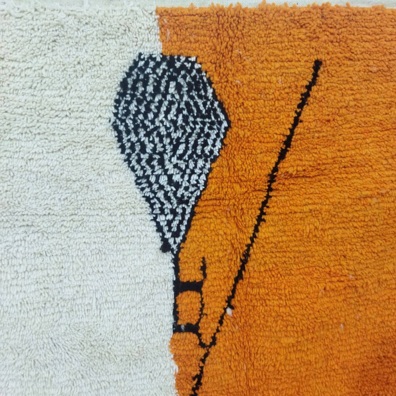 Azilal Berber rug in handmade wool 245 X 152 CM