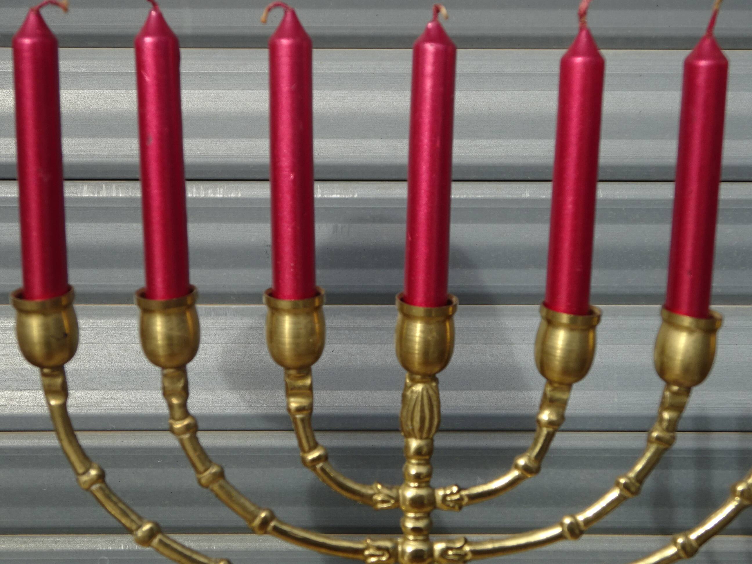 7-branch chandelier, in gilded brass, signed Wainberg.