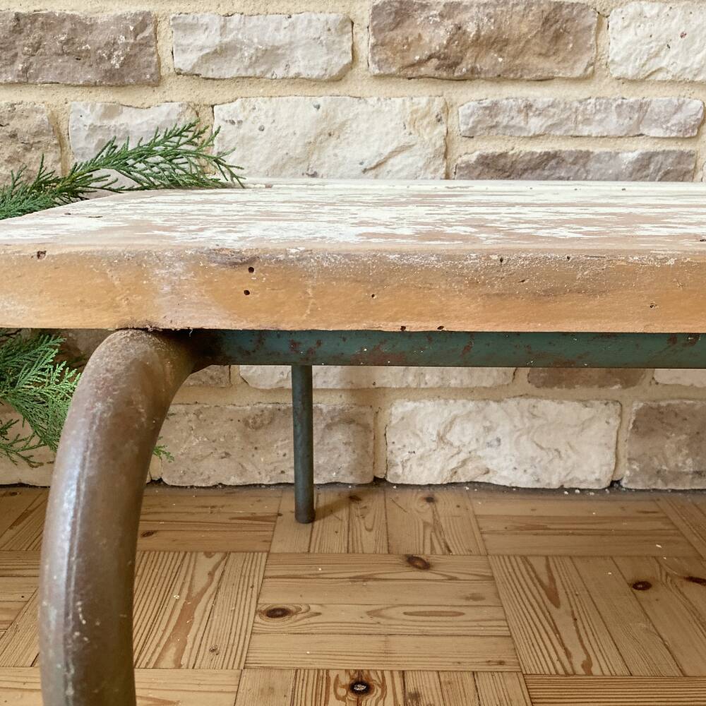 Ancien banc d’école patiné