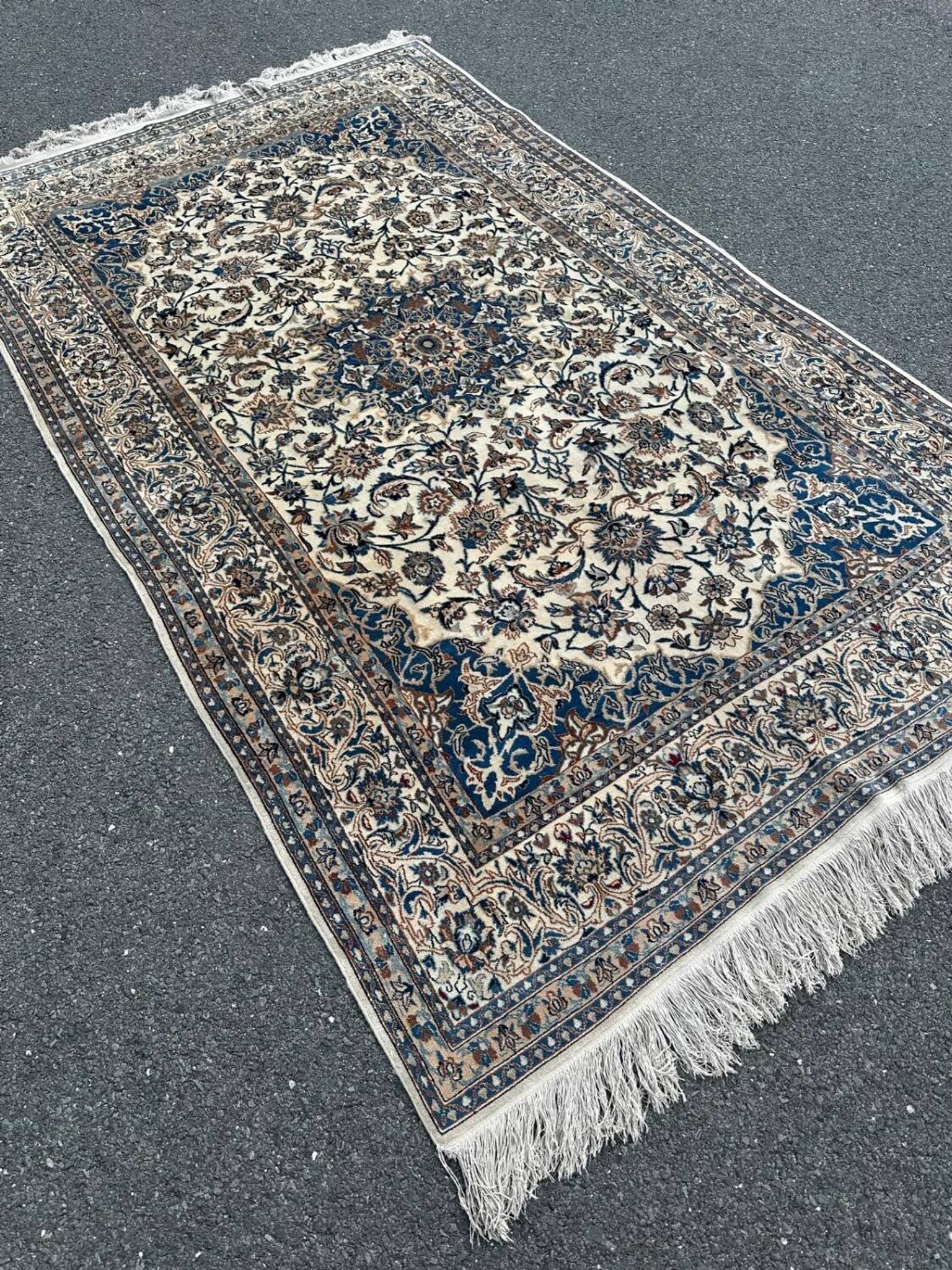 Hand-knotted Dwarf Persian Rug