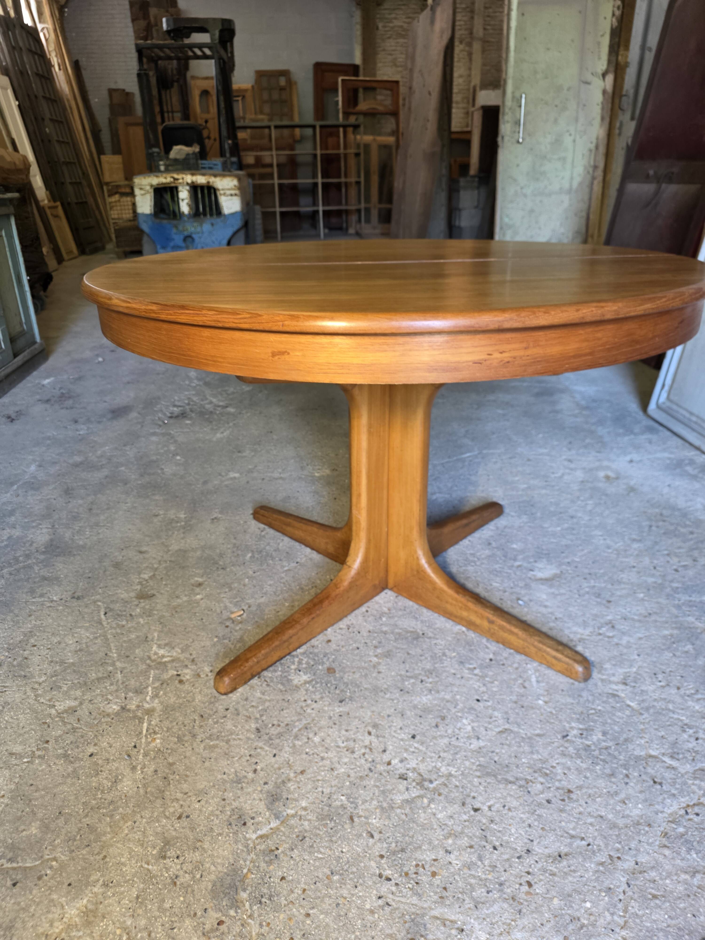 Table extensible Baumann en teck des années 60, (2 rallonges)