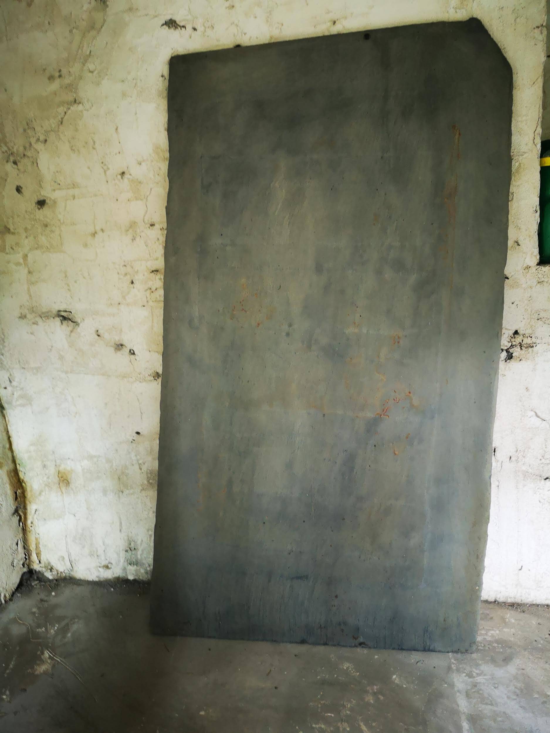 Old bistro table – cast iron legs and natural slate top