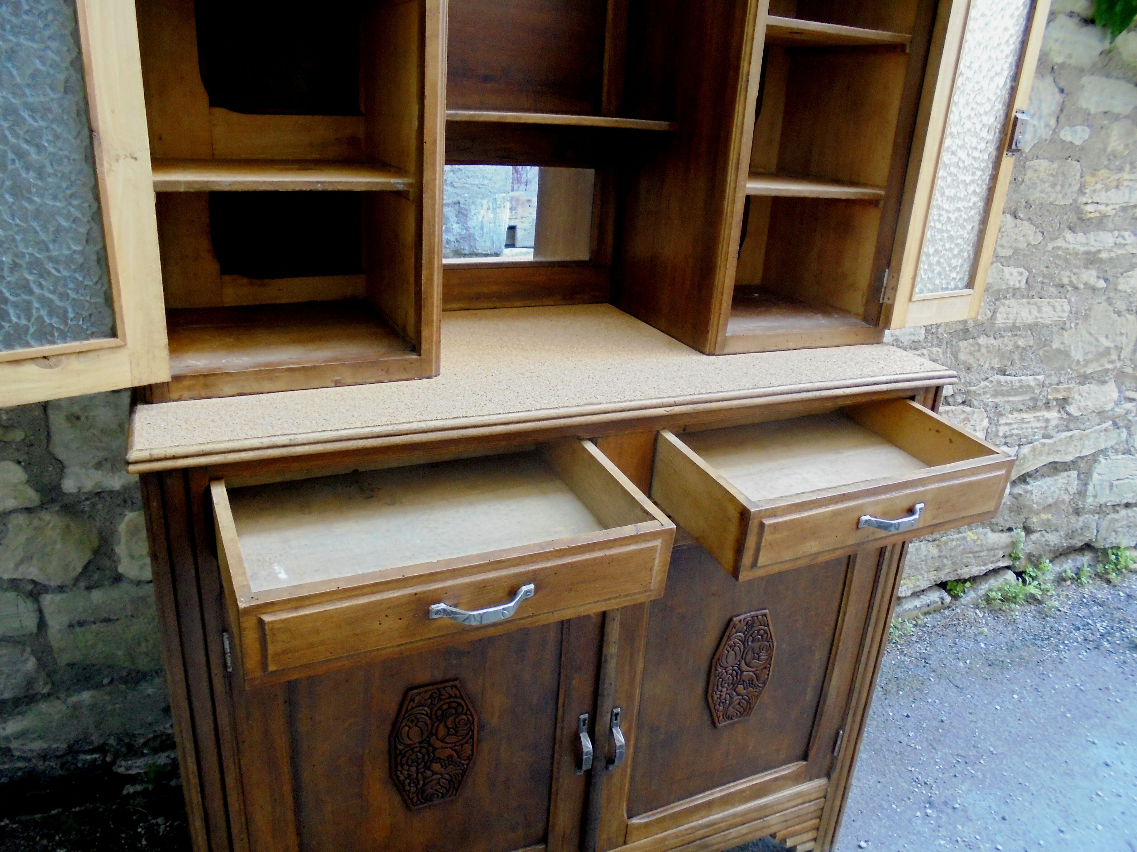 Double-body glass buffet