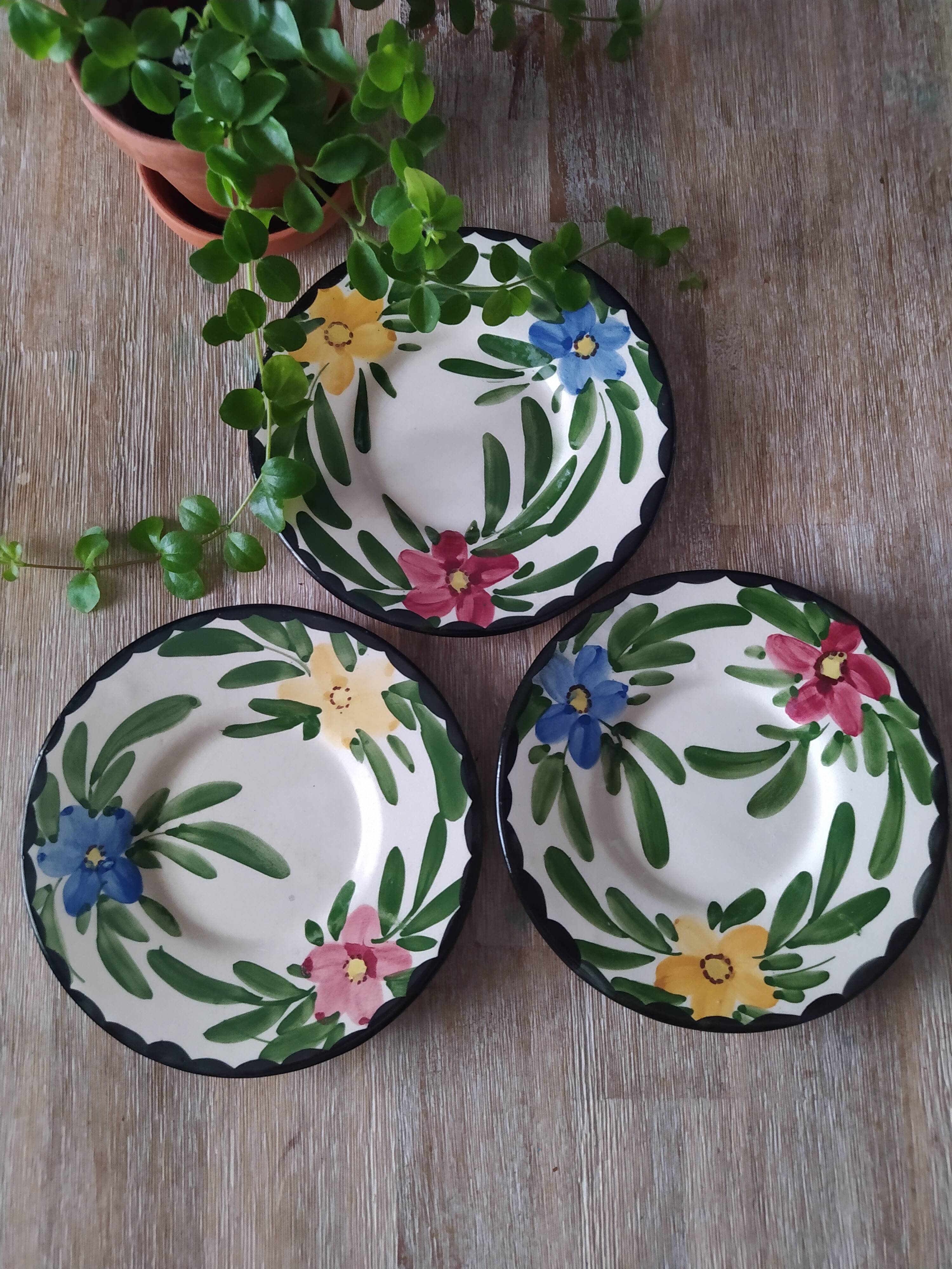 Trio assiettes à fleurs vintage