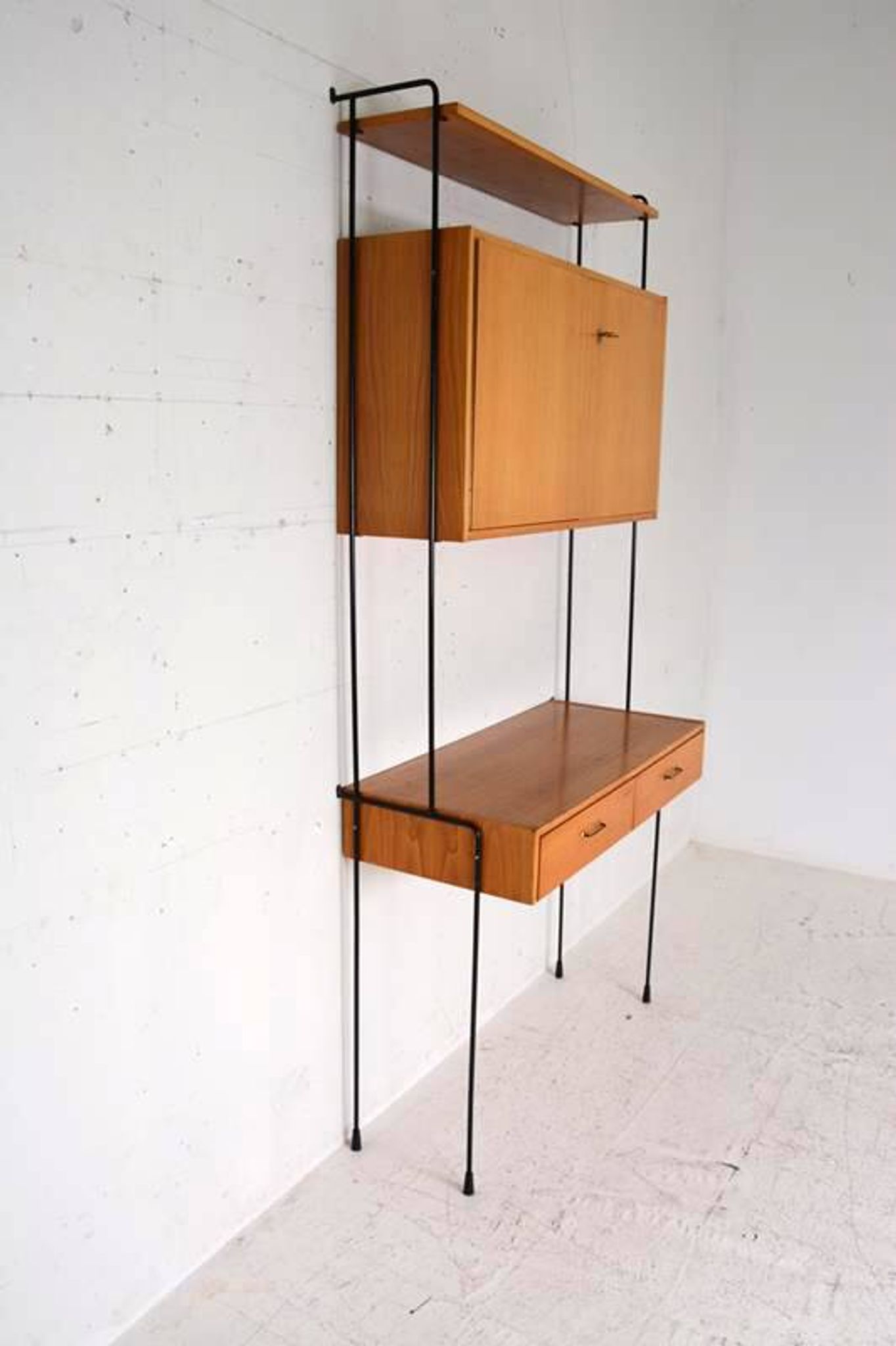 Omnia shelving system / self-supporting modular secretary desk in teak, dating from the 1960s.