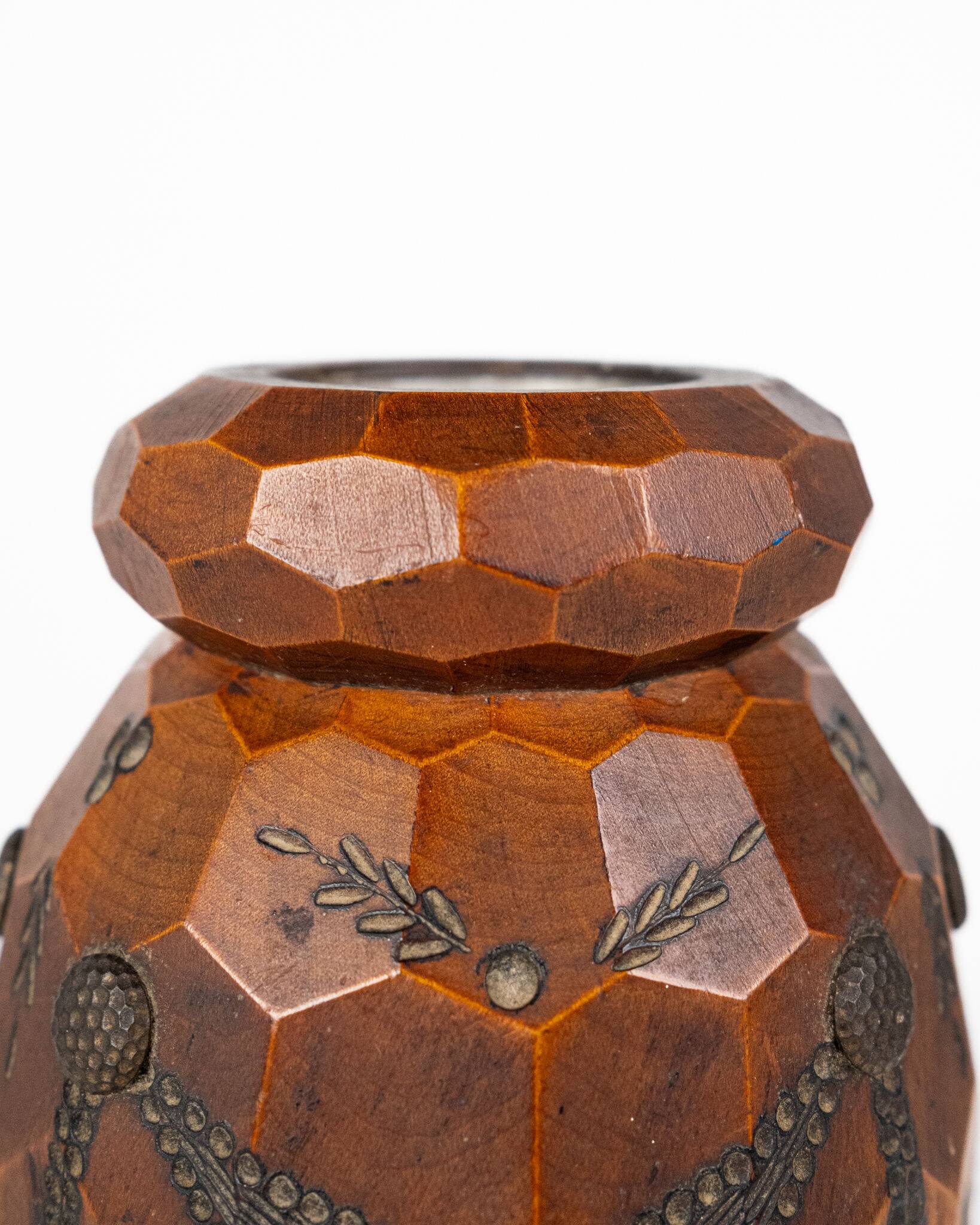 Vase breton en bois sculpté et laiton, Bretagne, France, 1960s