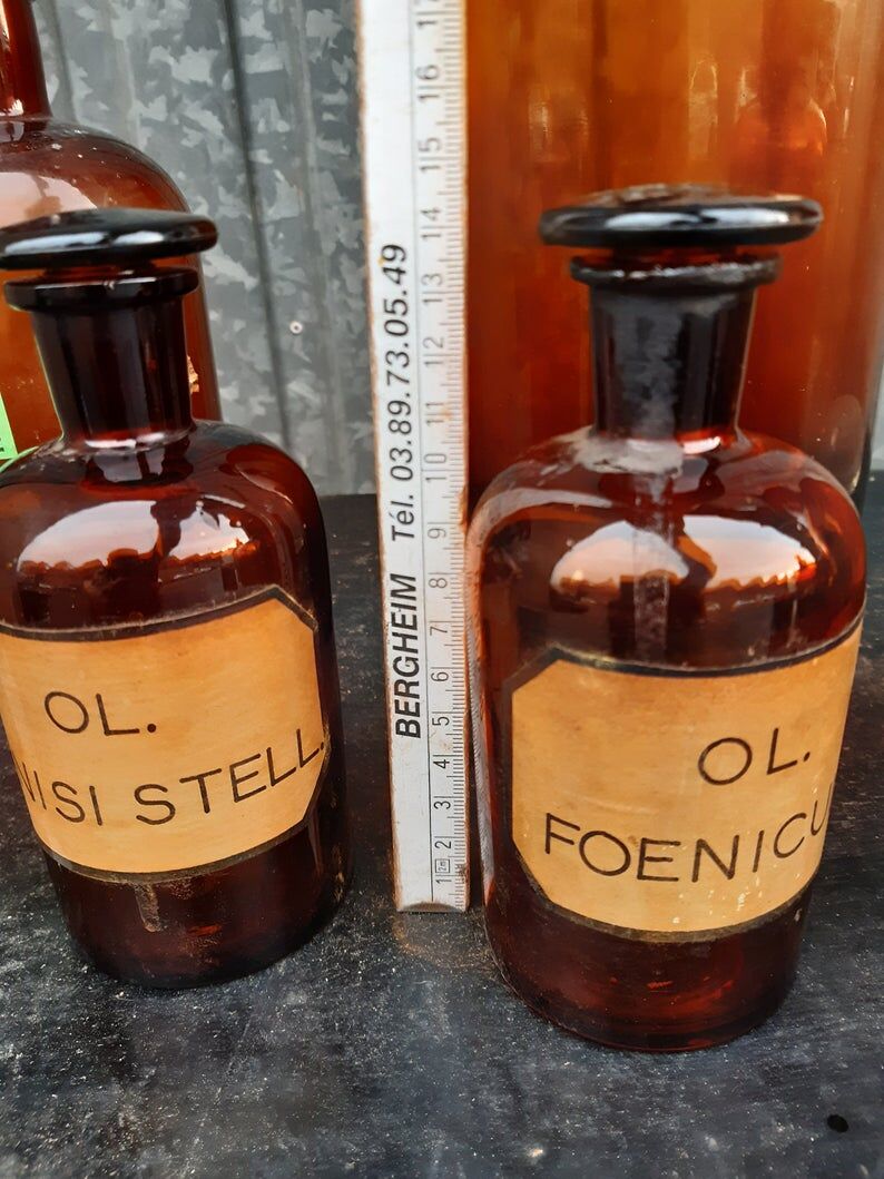 Lot of 8 pharmacy pots