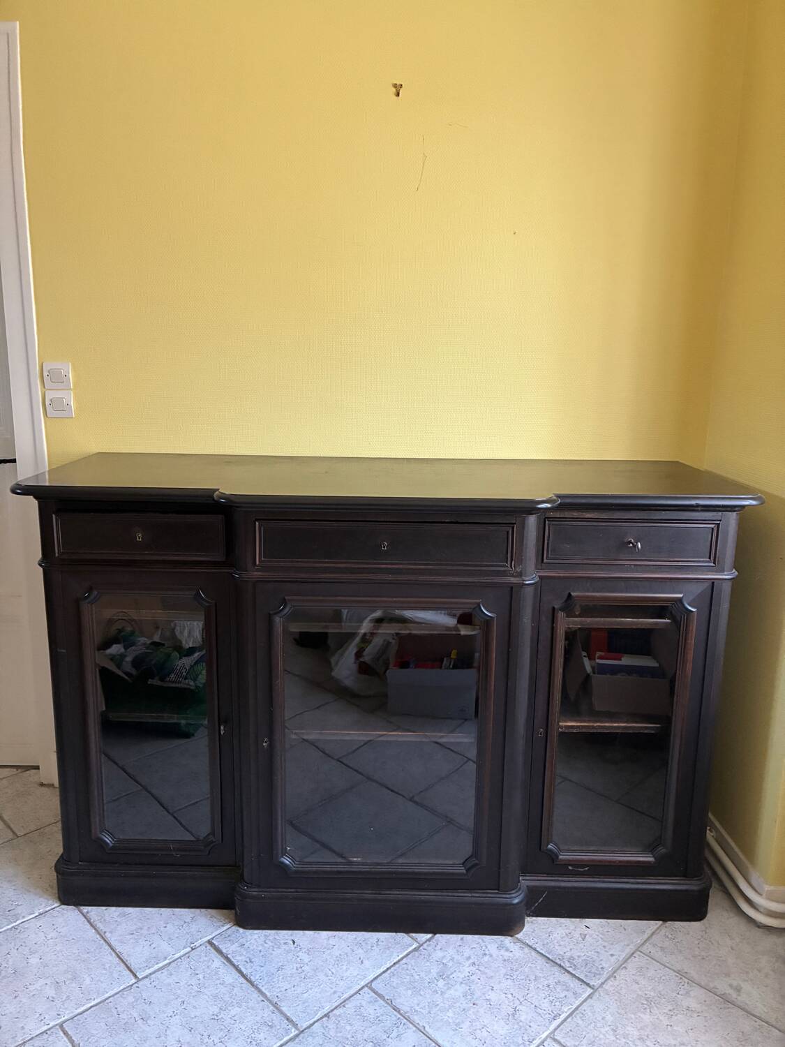 Buffet with display cabinet