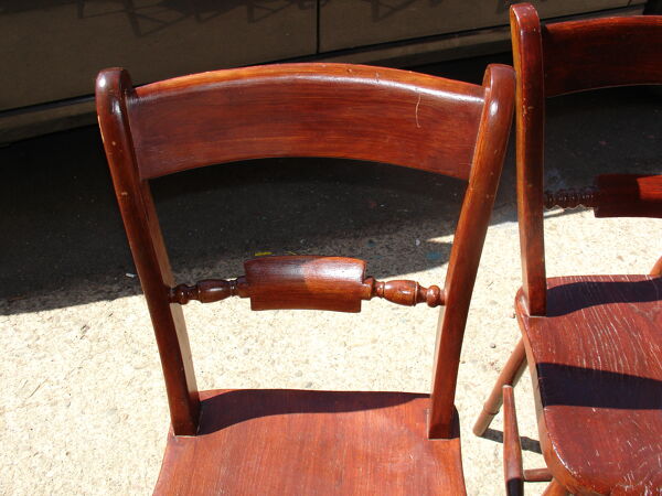 Série de 4 chaises au modèle d'amirauté anglaise du XIX siècle en orme massif