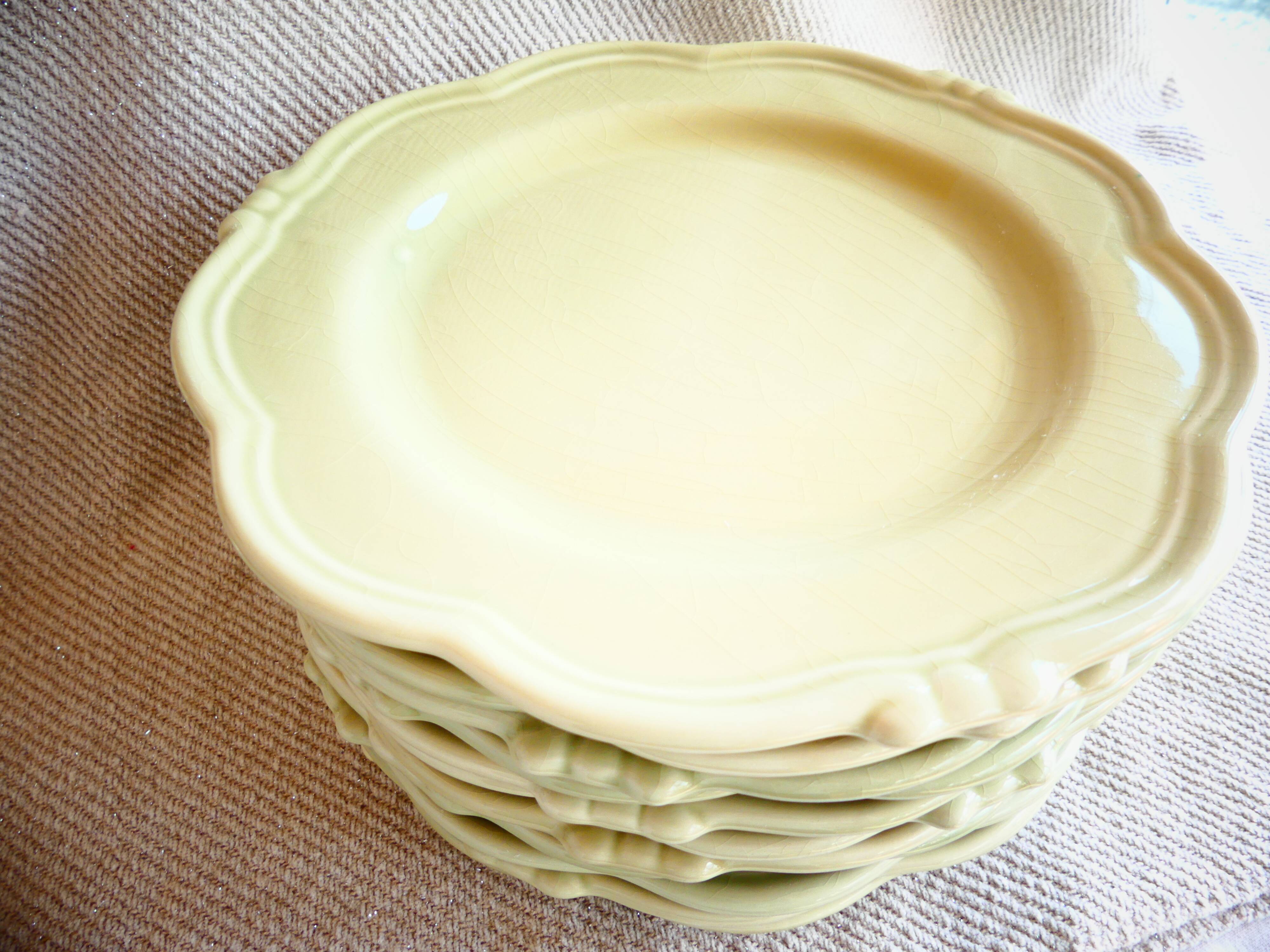 11 flat plates green water