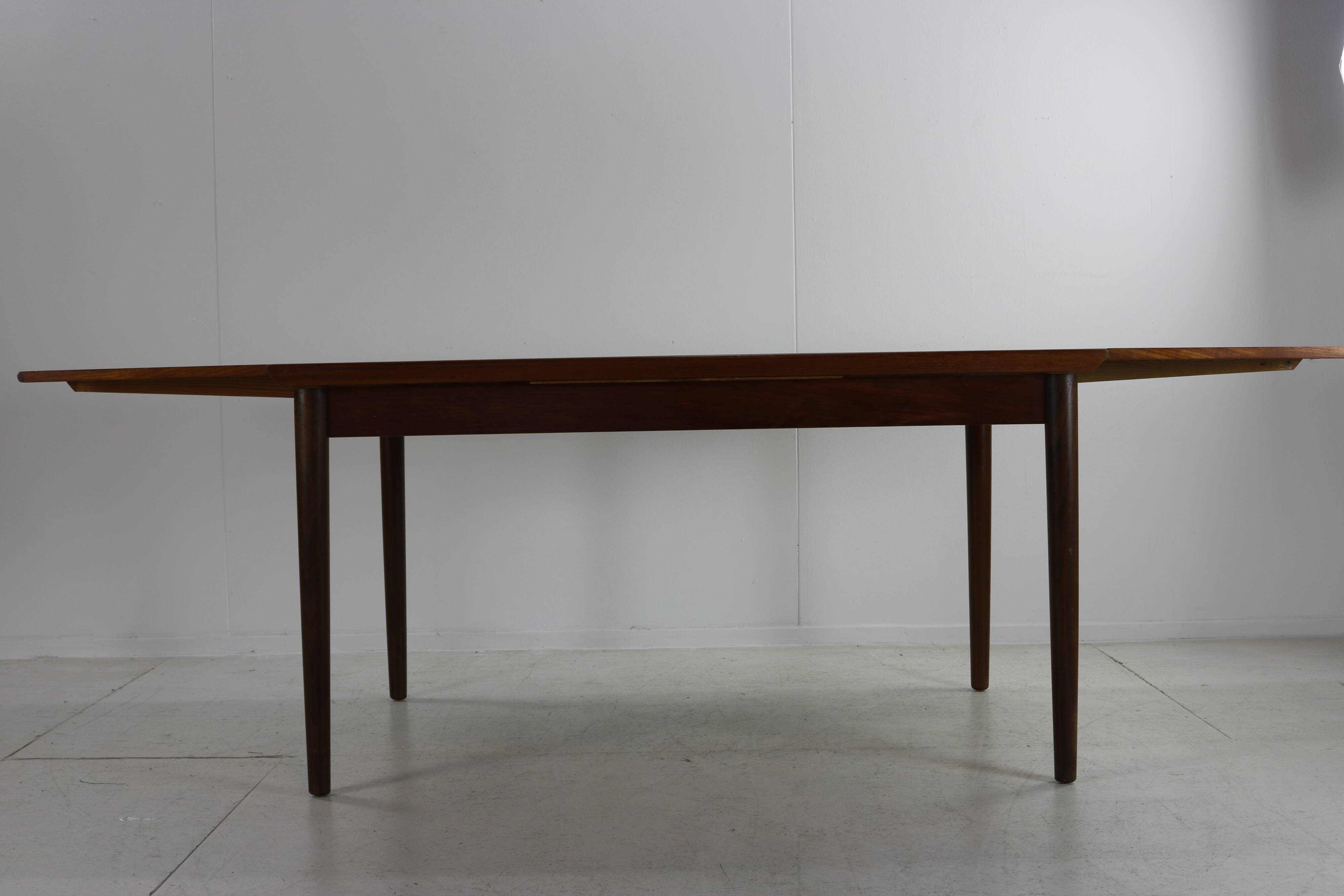 Danish sixties design teakwood extendable dining for Glostrup Møbelfabrik