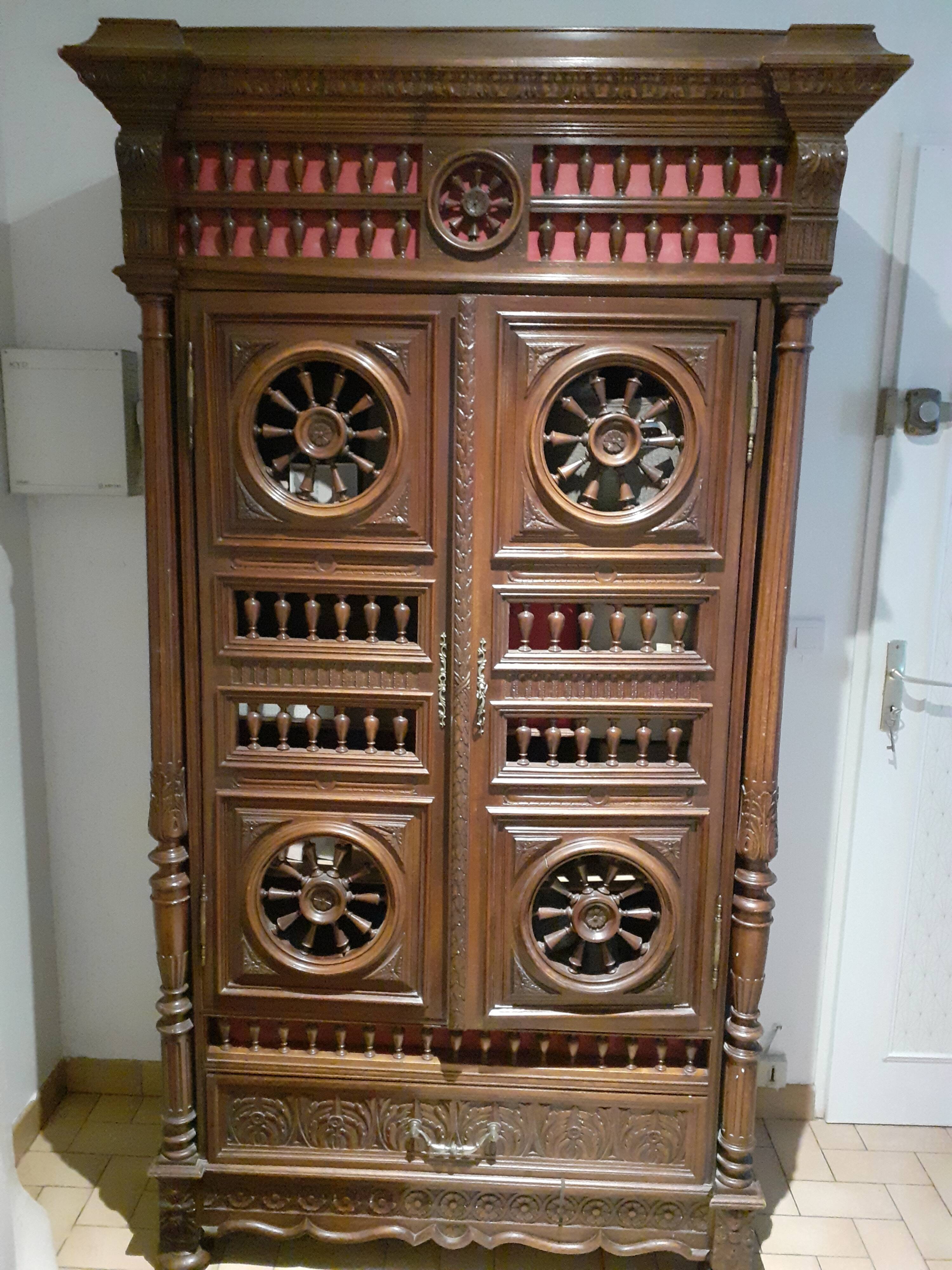 Breton wardrobe