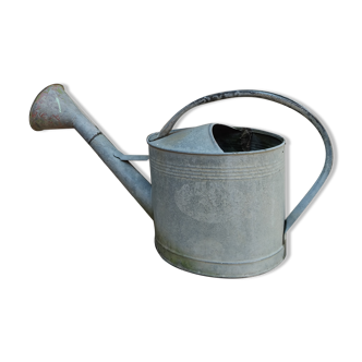 Zinc watering can