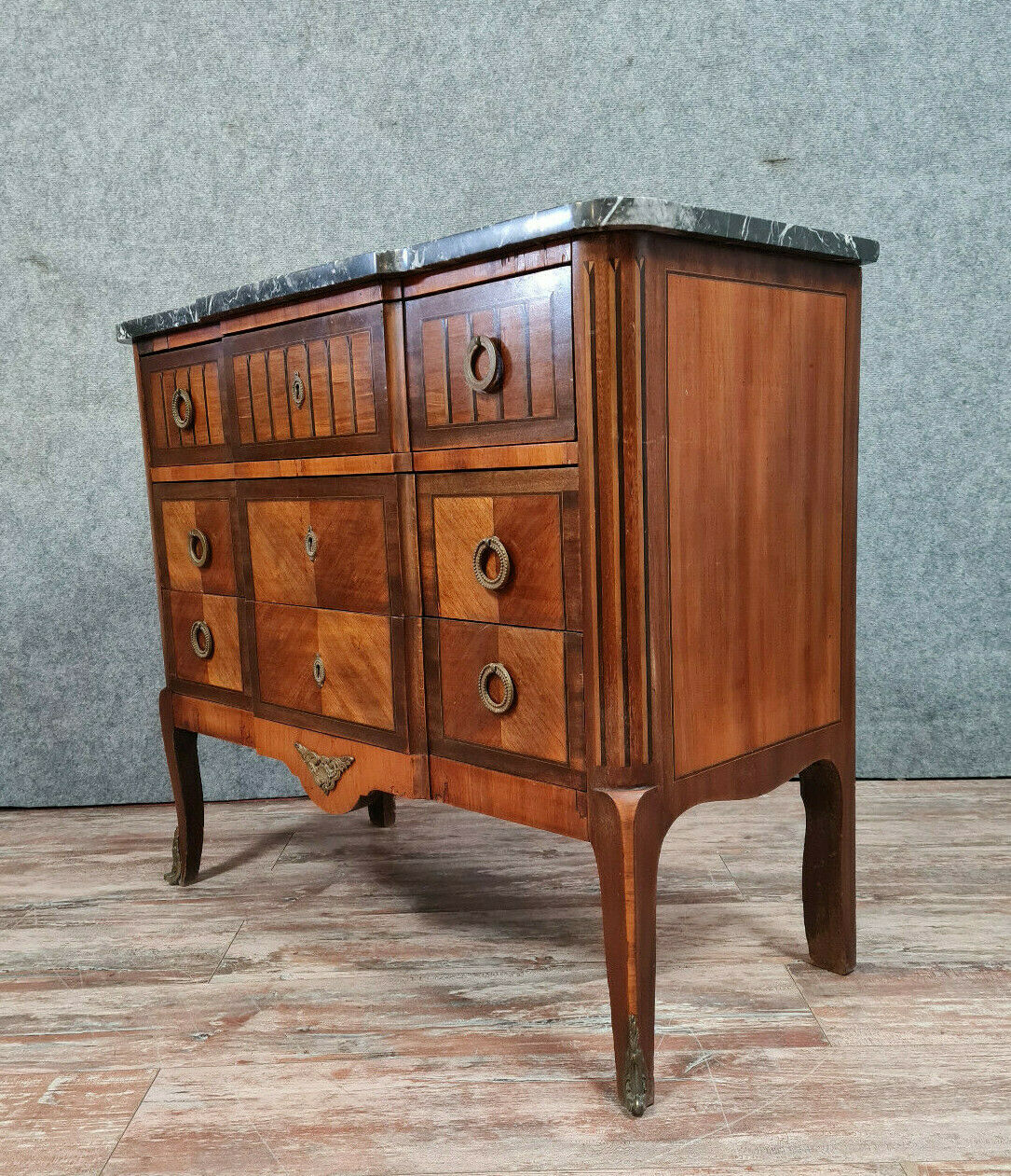 Commodity Transition of Lady to jump in noble wood marquetry around 1850
