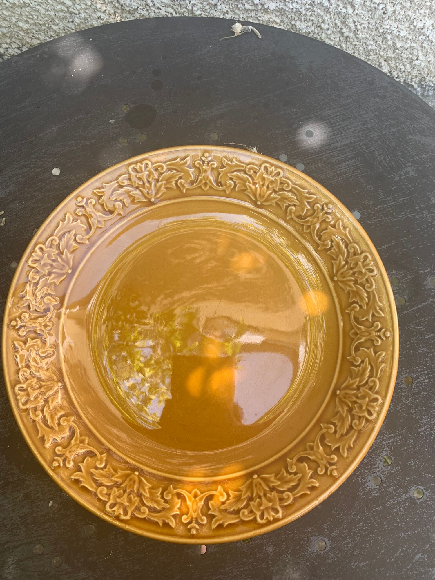 6 flat plates slip, enamelled ceramic ochre, mustard yellow, stamped Gien