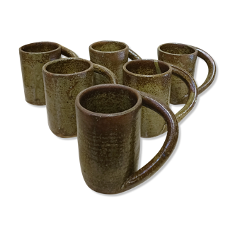Chopes à bière en grès
