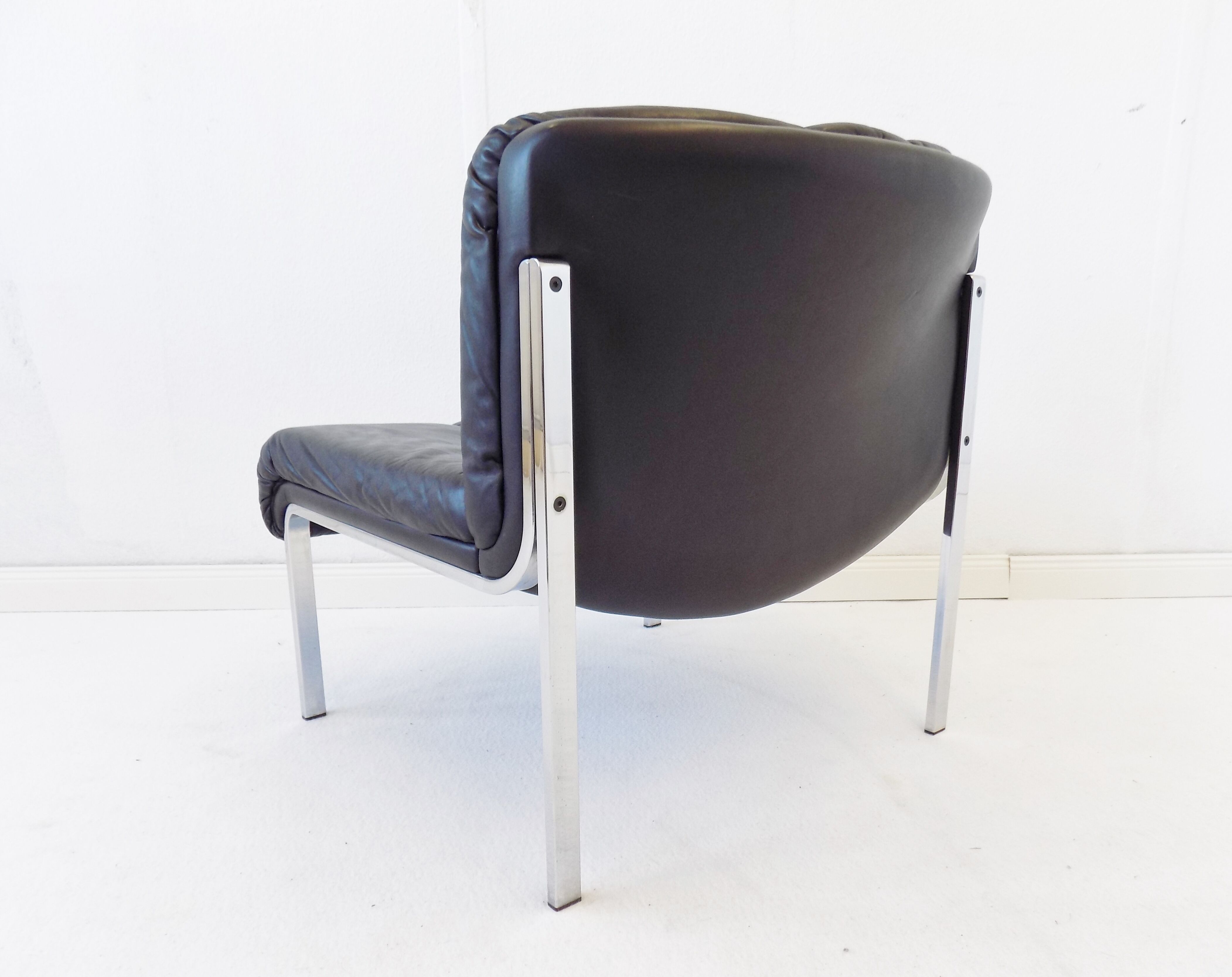 Girsberger Eurochair set of 2 black leather lounge chairs