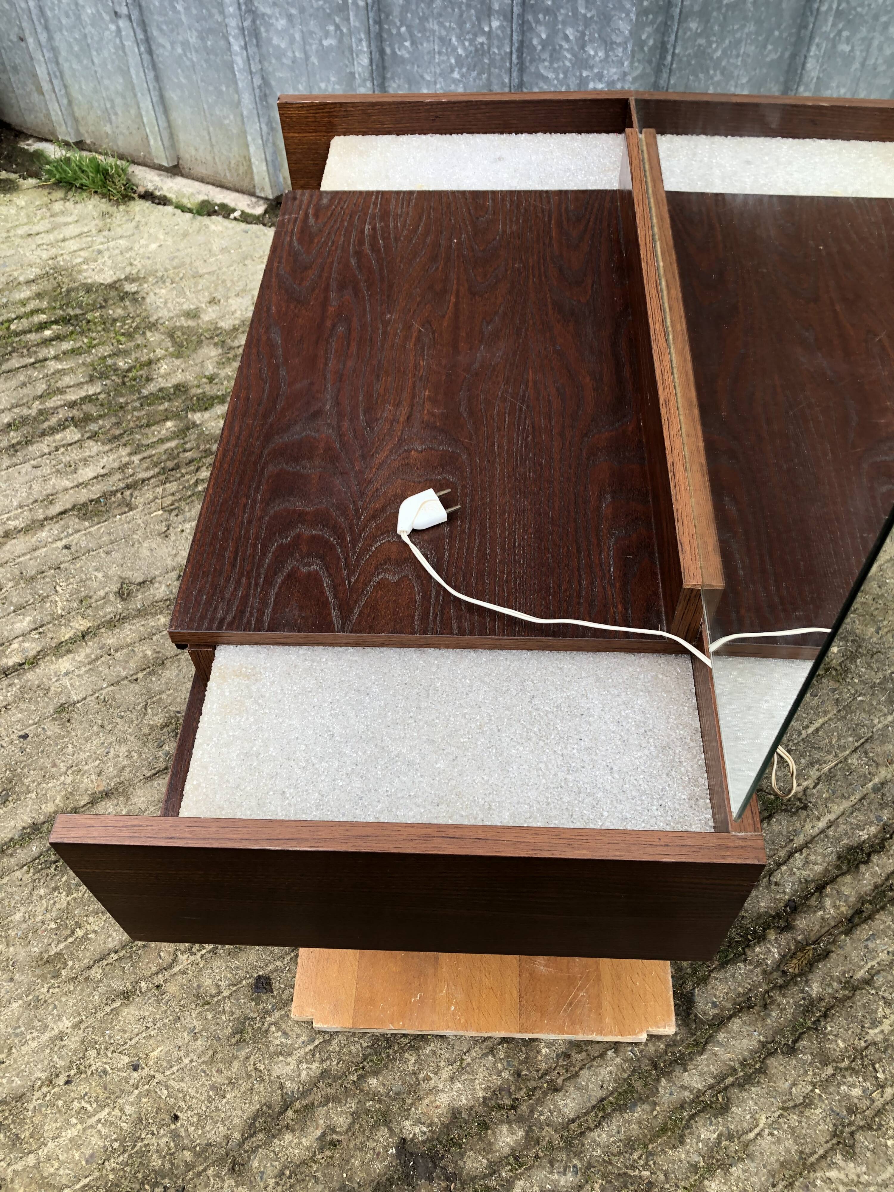 Vintage elm veneer dressing table with 1 drawer and 2 resin lamps.