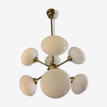 Chandelier pendant lamp design sputnik in golden brass, 8 globes balls opaline glass, ca 1970s