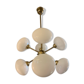 Lustre design sputnik en laiton doré, 8 globes boules verre opaline, ca 1970