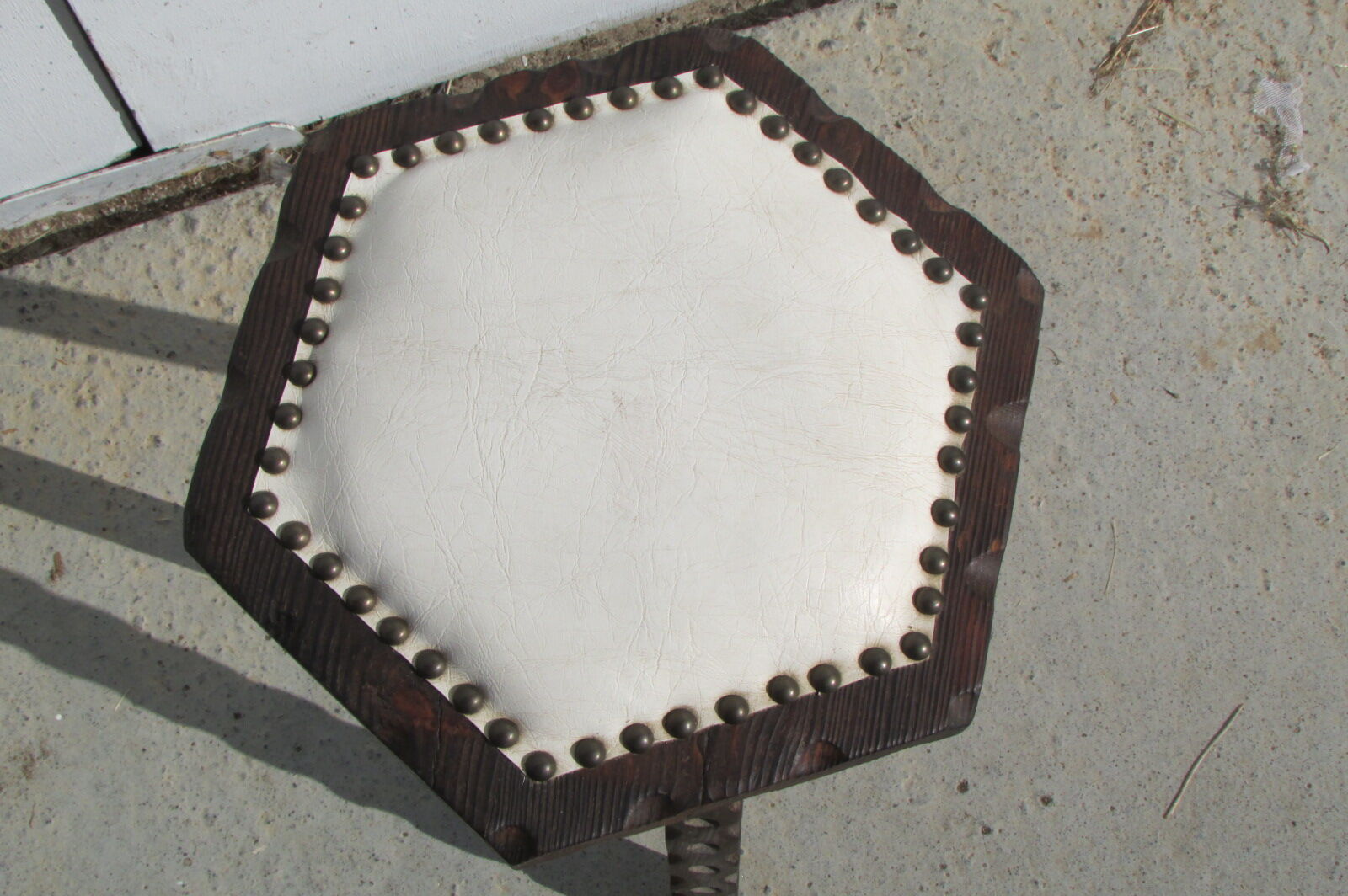 Catalan tripod stool, Spanish in solid pine