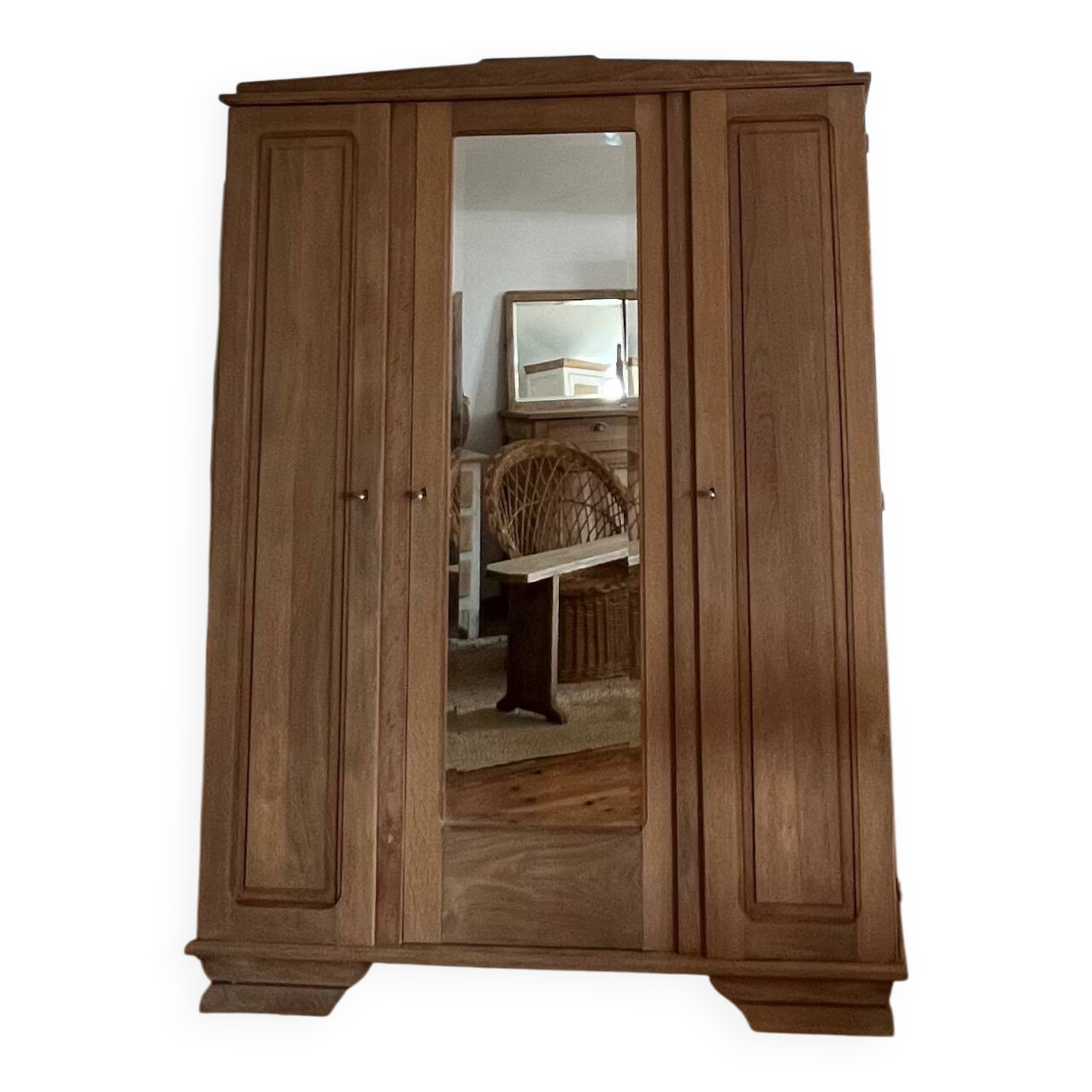 Antique wardrobe in raw solid oak: hanging space + shelves