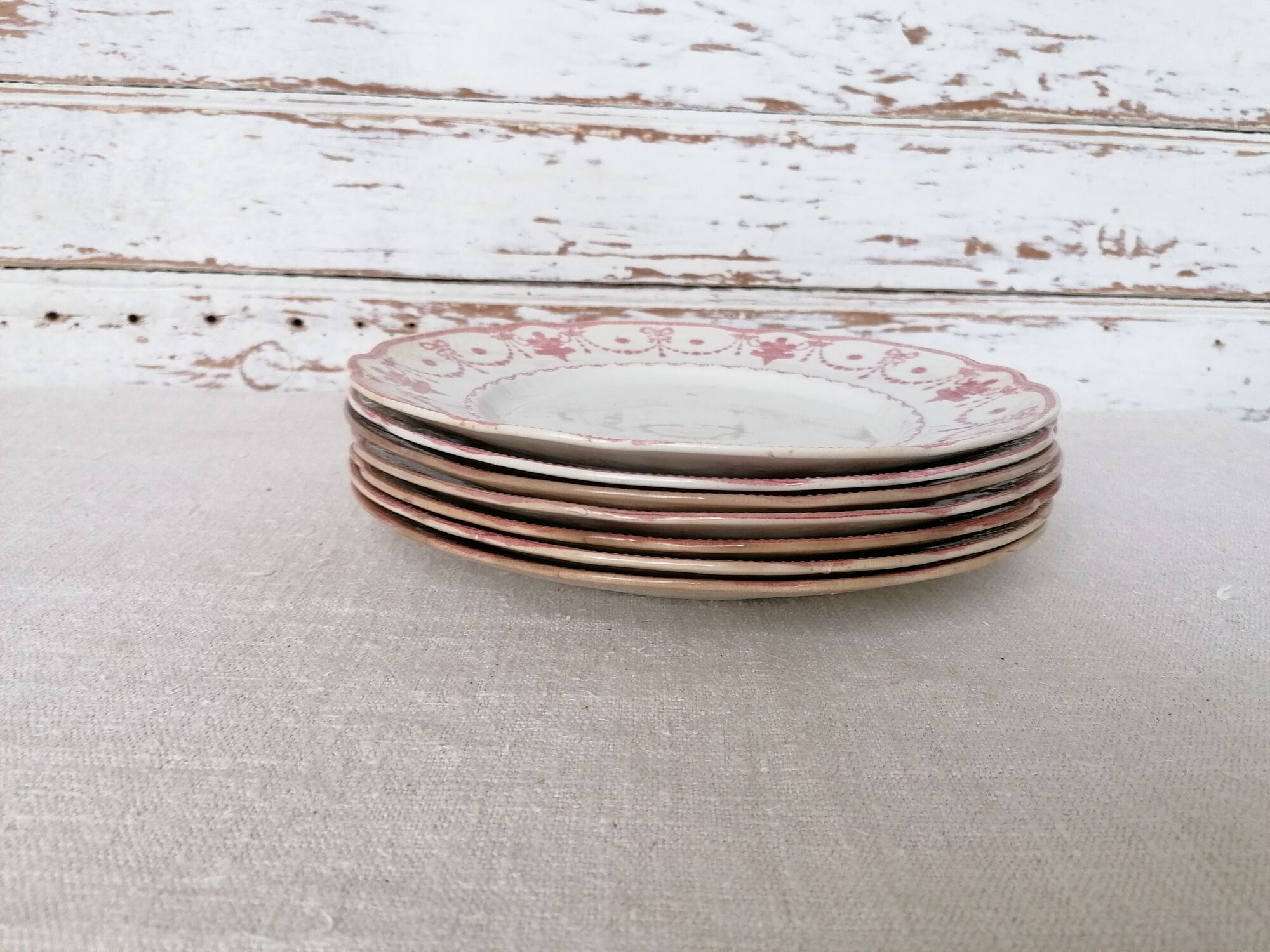 Lot of 7 flat plates in English earthenware ROYAL DOULTON model "Marquise"