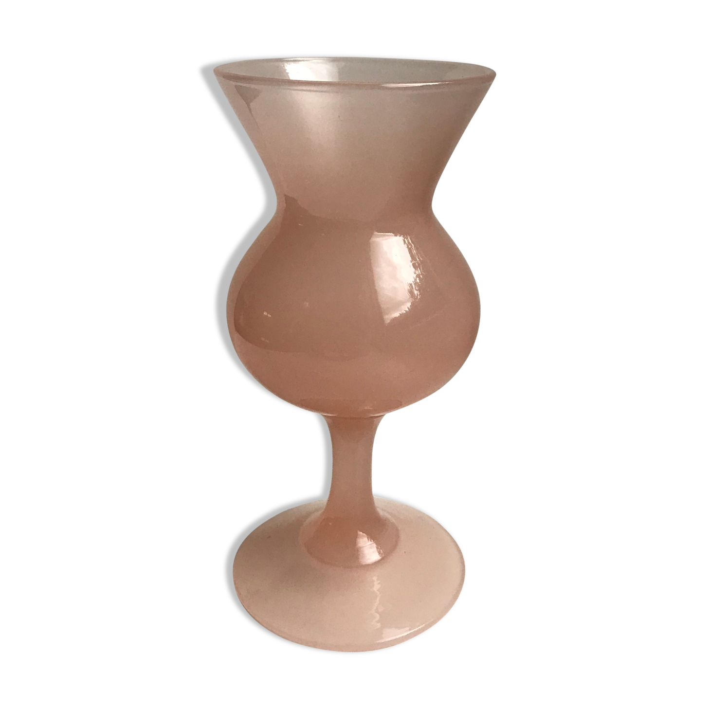 Vase in pink opaline 50s